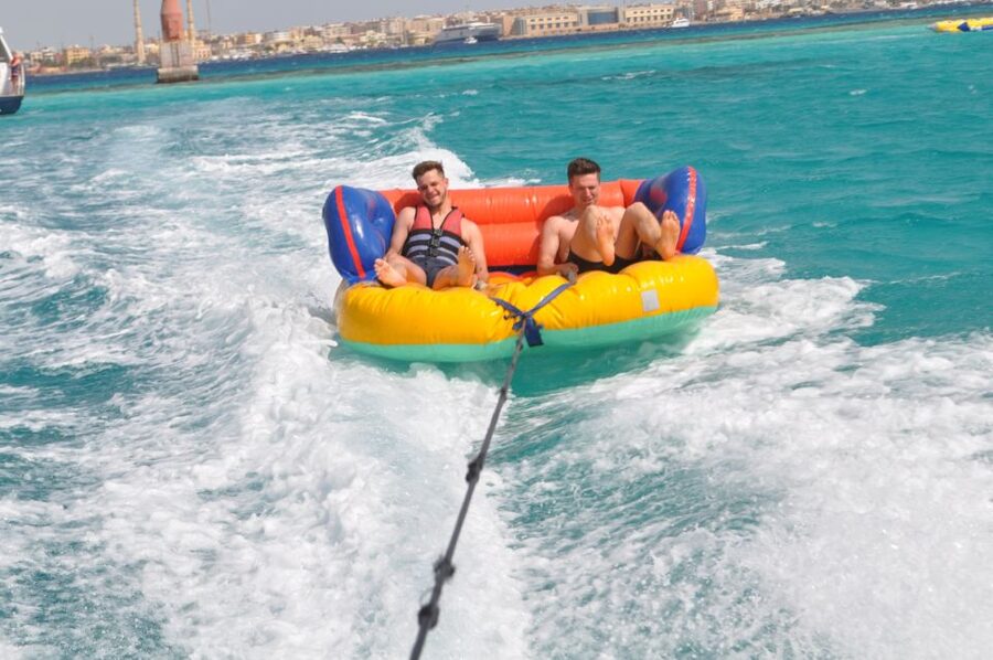 Hurghada: Luxury Cruise Trip to Orange Bay with Lunch - What the crew does well