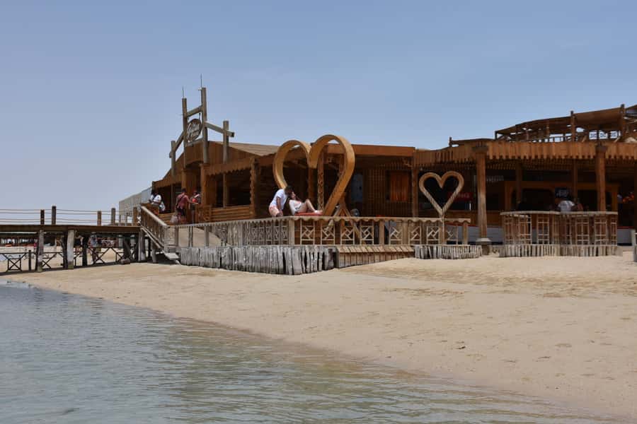 Hurghada: Luxury Giftun island w/snorkeling/lunch & Massage - Guides, Transfers, and the Practical Details