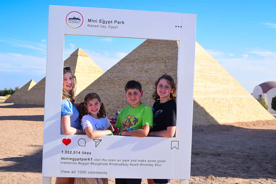 Hurghada: Mini Egypt Park Entry Ticket, Tour, and Transfers - Cairo, Tahrir Square, and the Suez Canal