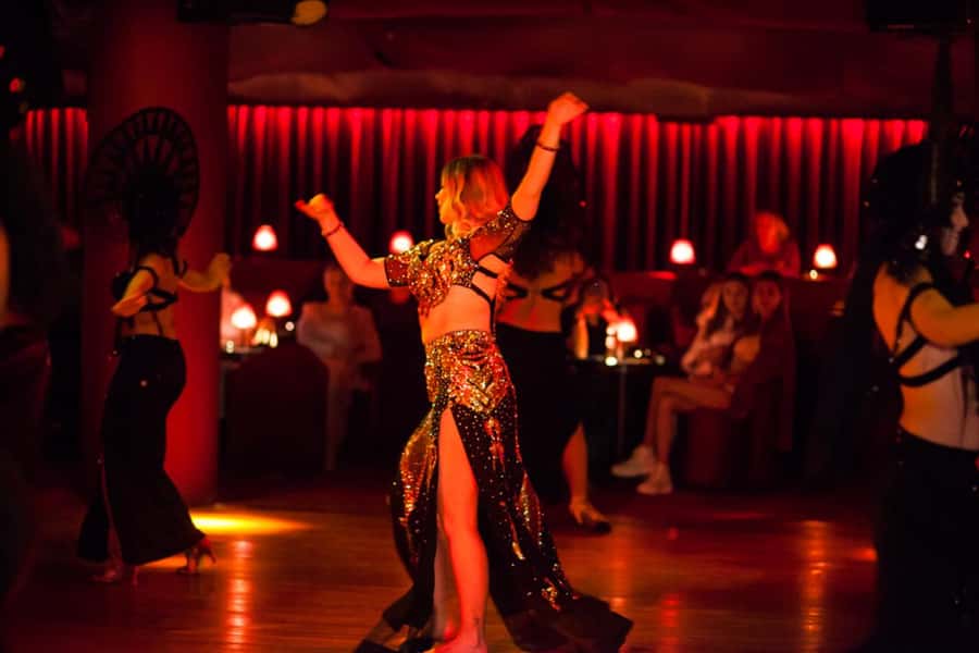 Hurghada: Naz Cabaret ticket with beverages - The stage program: dancers, jazz, magic, and song