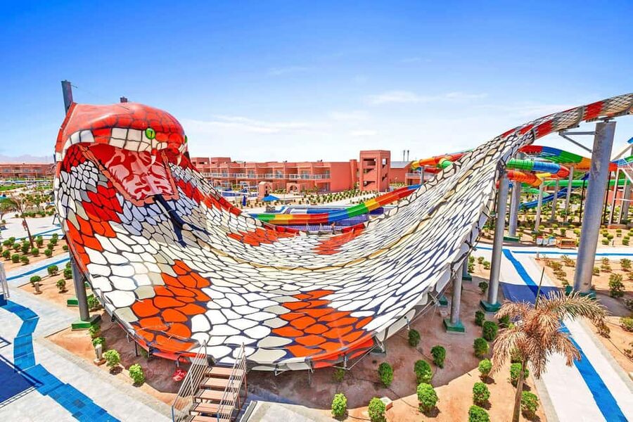 Hurghada: Neverland Aqua Park with Transfers (Optional) - Lunch and food outlets