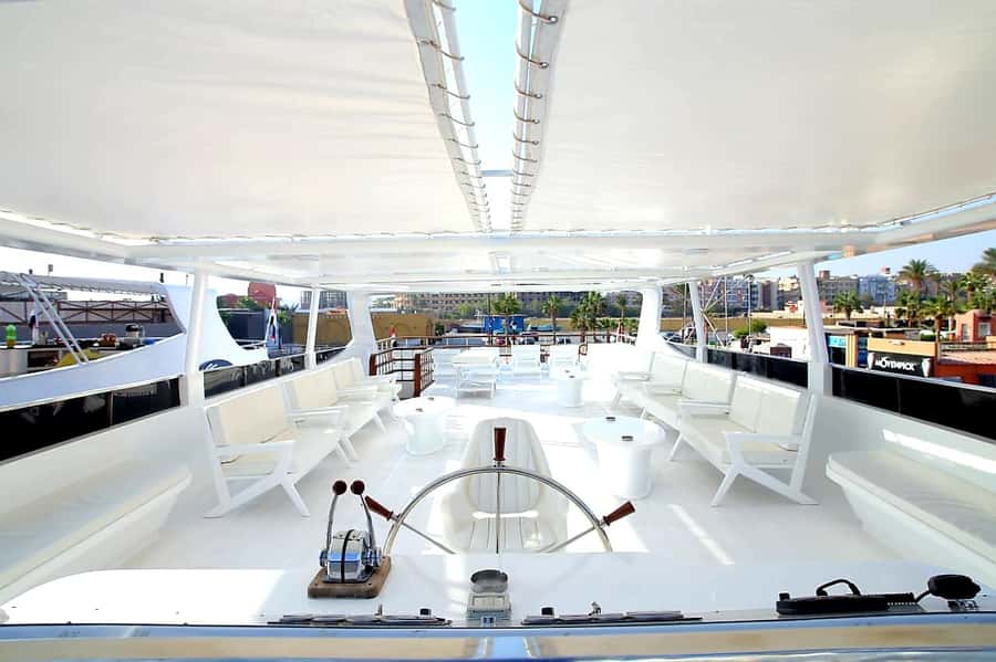 Hurghada: Orange & Giftun Island Cruise with Massage & Lunch - Snorkeling at Small Giftun
