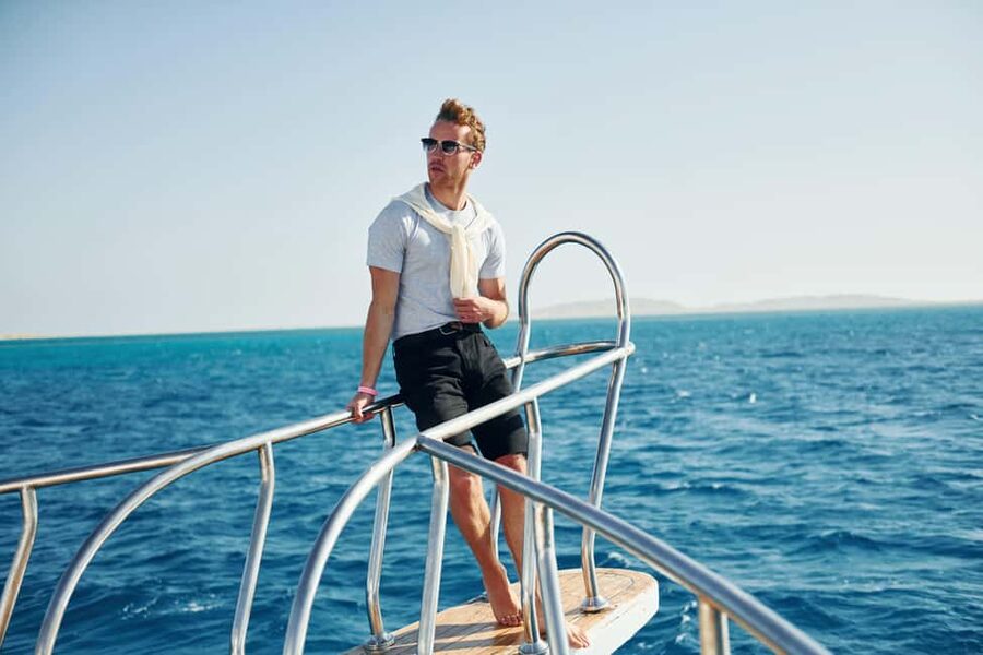 Hurghada: Orange Island Yacht Trip with Lunch & Water Sports - What the guides add to the day