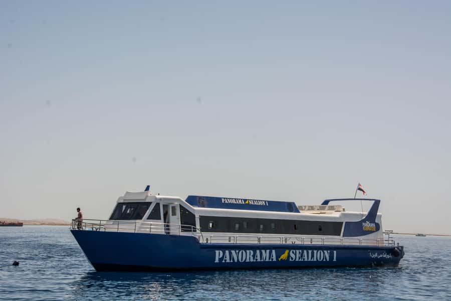 Hurghada: Panoramic Semi-Submarine Cruise with Snorkeling - From the boat to the floating station