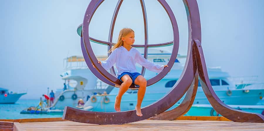 Hurghada: Paradise Island Yacht Cruise, Lunch & Snorkeling - What the morning yacht schedule feels like