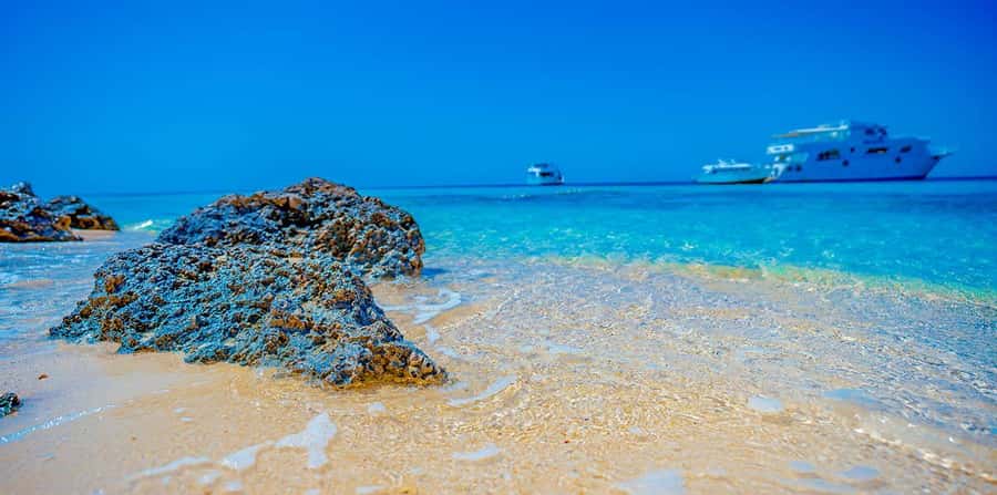 Hurghada: Paradise Island Yacht Cruise, Lunch & Snorkeling - Snorkeling in clear Red Sea water