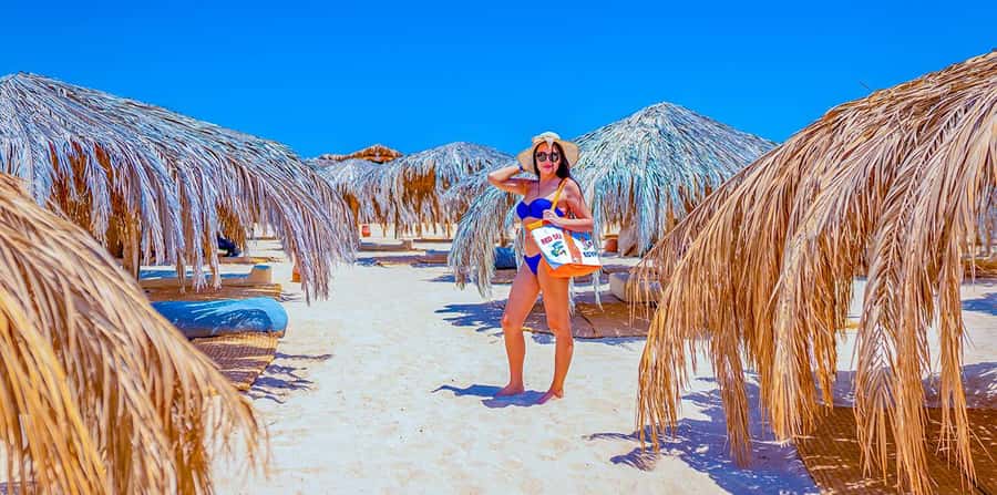 Hurghada: Paradise Island Yacht Cruise, Lunch & Snorkeling - Transfers from Hurghada and nearby resorts