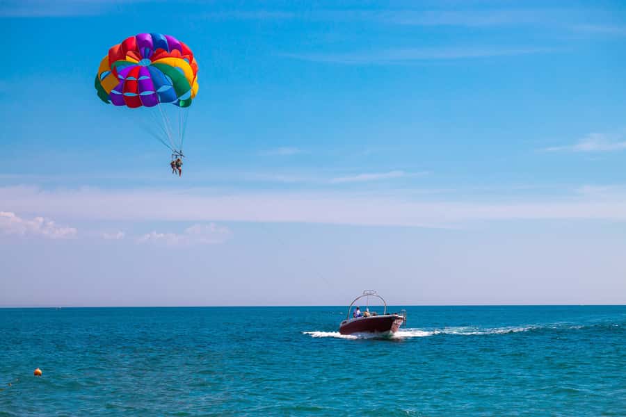 Hurghada: Parasailing Adventure on the Red Sea - Boat crew, instructors, and communication