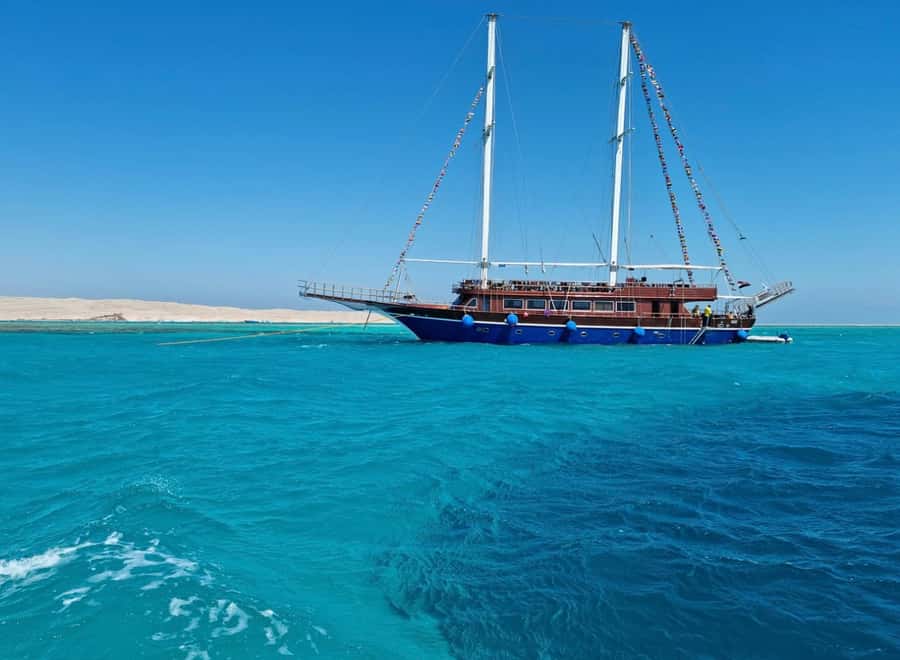 Hurghada: Pirates Sailing Boat to Orange Bay with Transfers - Lunch in the air-conditioned salon