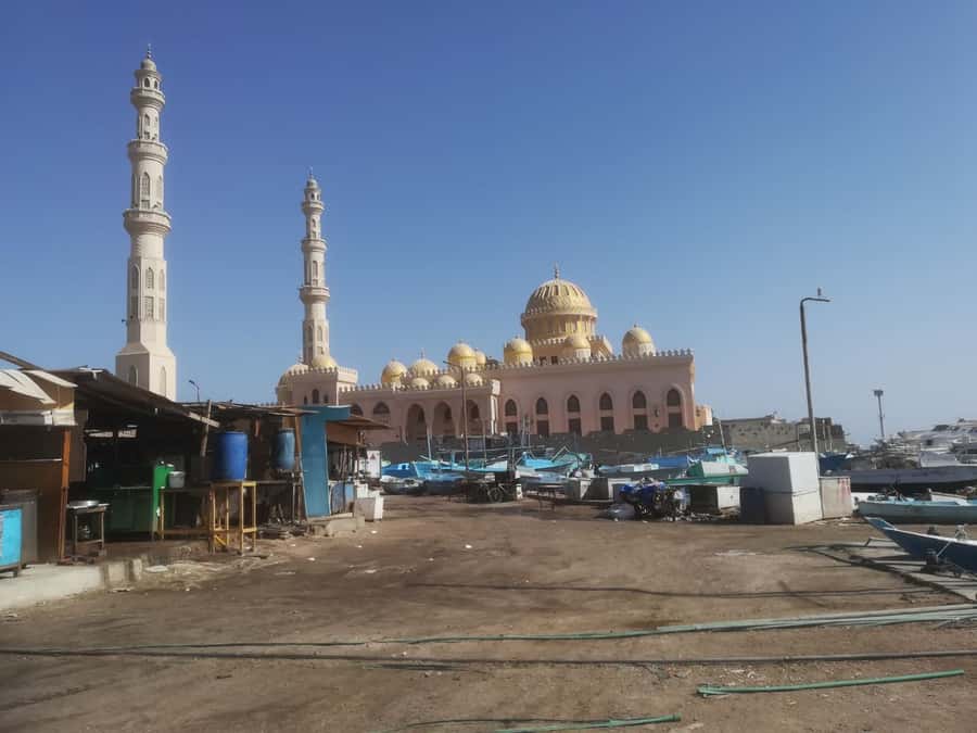 Hurghada: Private Guide City Tour & Shopping Stop - The shopping stop: useful, but keep your judgment