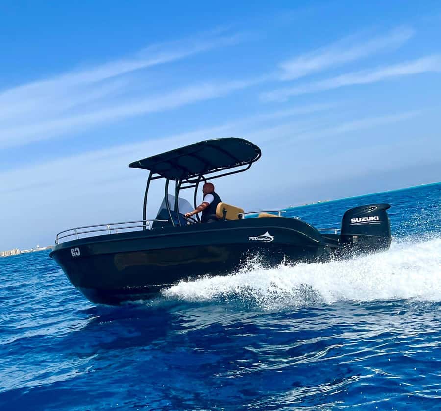 Hurghada: Private Speedboat Adventure with Snacks & Pick-up - Snorkeling on the Red Sea reefs