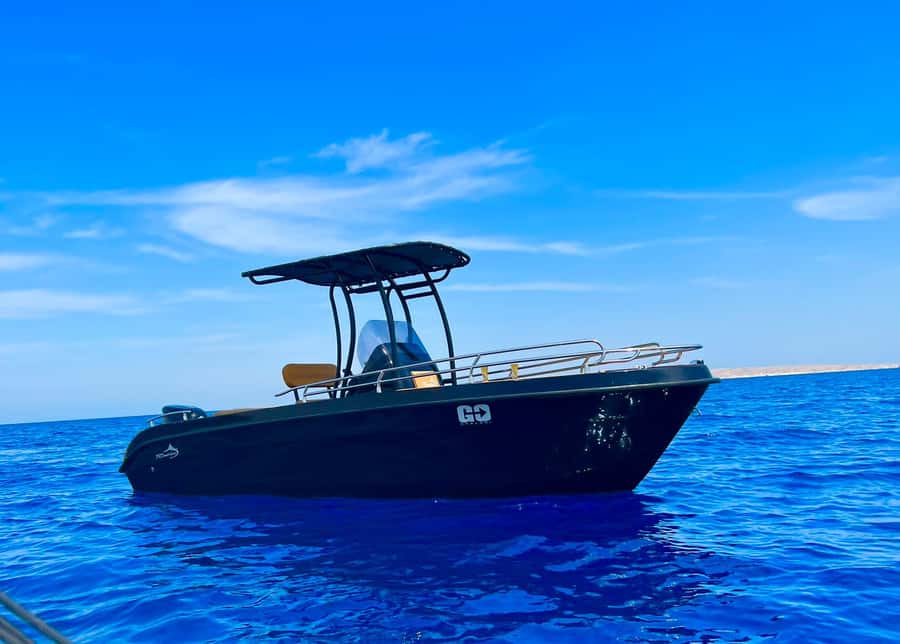 Hurghada: Private Speedboat Adventure with Snacks & Pick-up - Food, drinks, music, and optional parasailing
