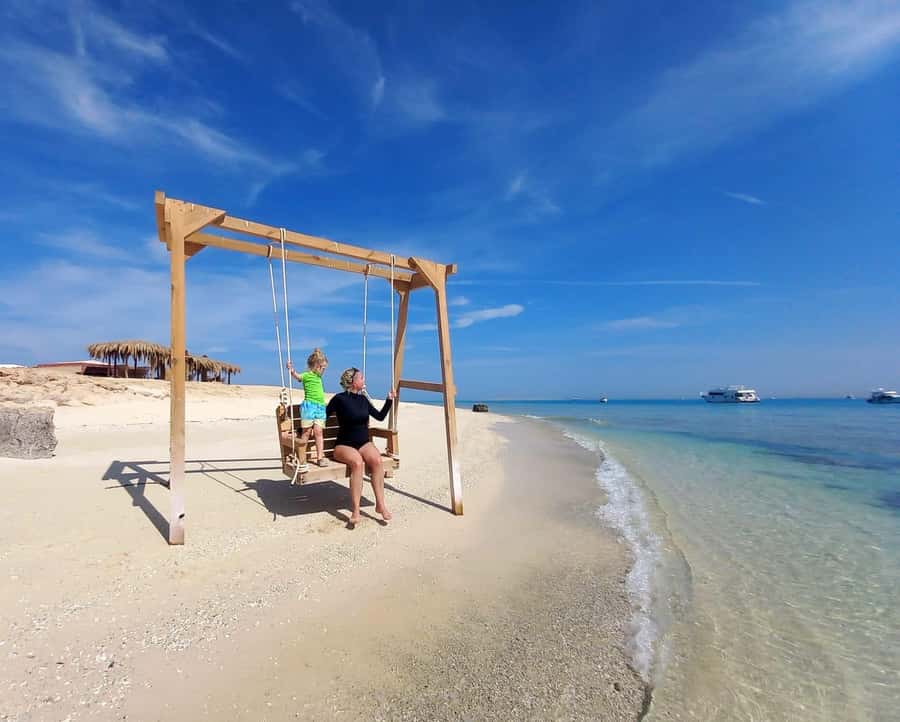 Hurghada: Private Speedboat to Magawish Island - Lunch, snacks, and optional parasailing