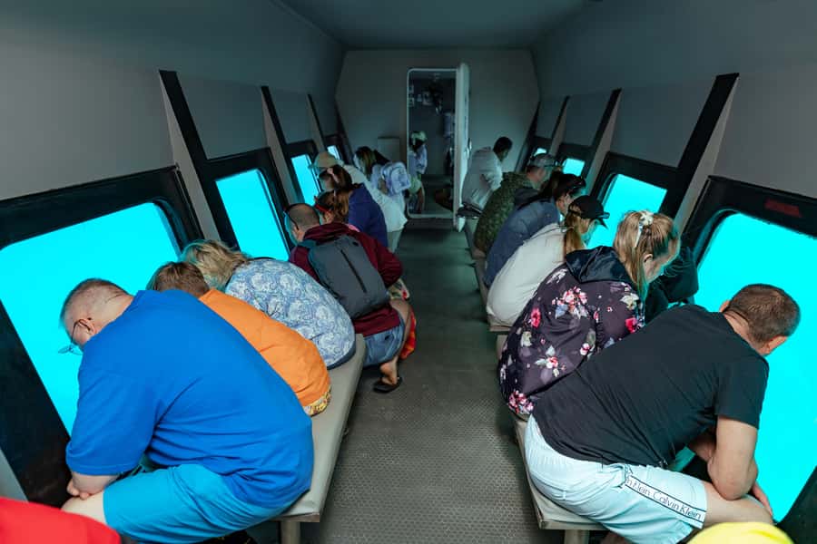 Hurghada: Semi-Submarine Boat Tour w/ Snorkeling & Transfer - Seeing fish through the lower deck windows