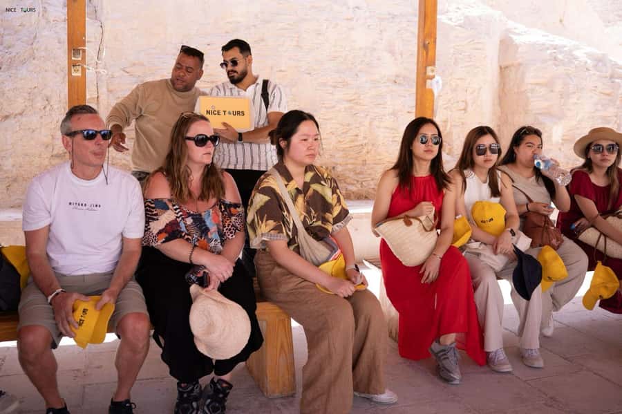 Hurghada: Small-Group Luxor Highlights & Tut Tomb Day Tour - The guides make or break the day