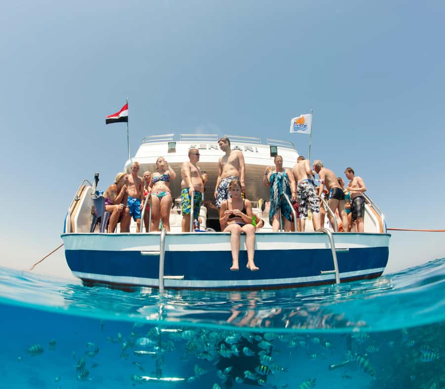 Hurghada: Snorkeling 6 x 1 to Orange Bay w Diving & Massage - Banana boat fun and free time