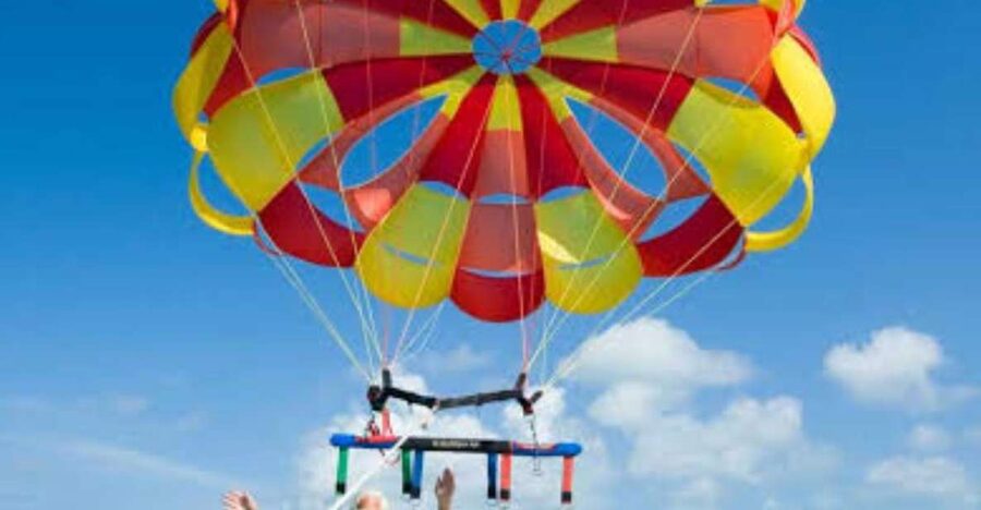 Hurghada: Speedboat Parasailing Adventures & Hotel Pick up - The flight: a short burst over the Red Sea