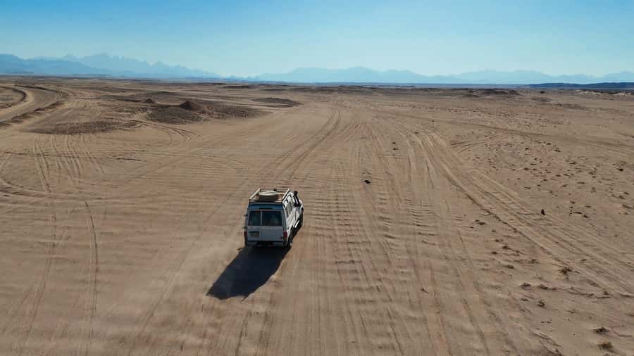 Hurghada: Star Stargazing Desert Adventure by Jeep & Dinner - Tea, dates, and a small farm oasis