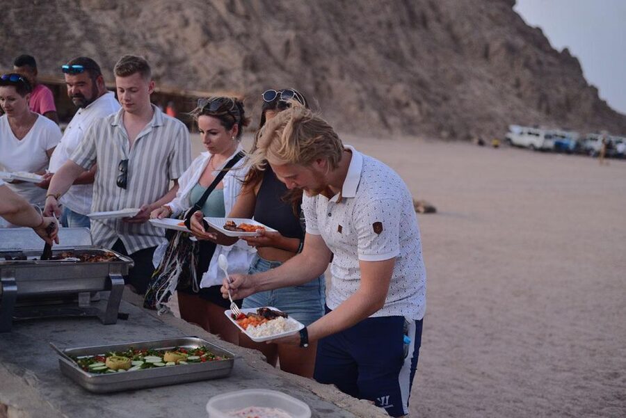Hurghada: Star Watching Desert Adventure by Jeep with Dinner - Should you book it?