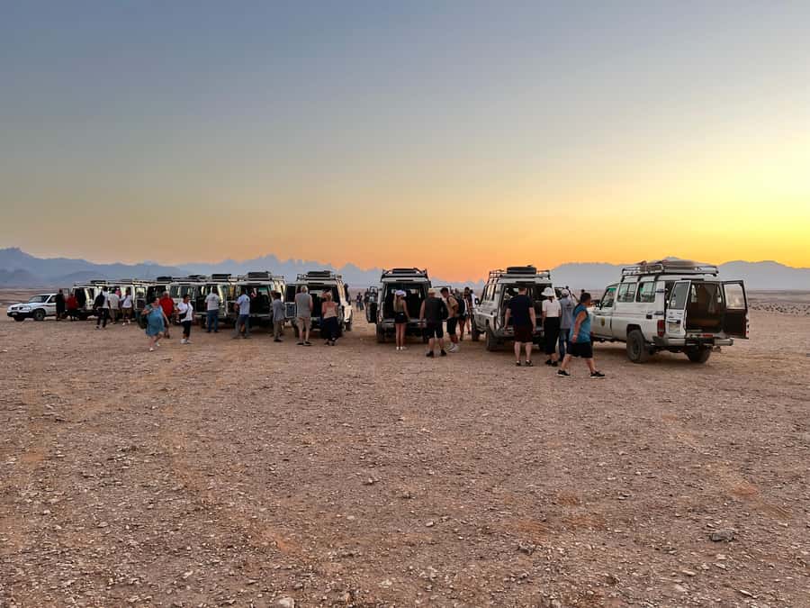 Hurghada: Sunset Camel Ride with Dinner - Dinner at the oasis