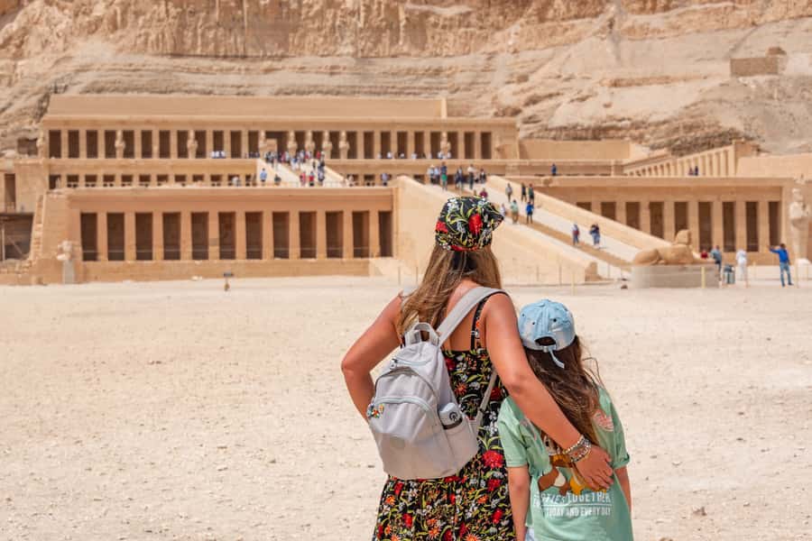 Hurghada: Valley of Kings Hatshepsut & Karnak Luxor Day Trip - The long road from Hurghada to Luxor