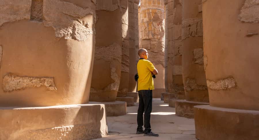 Hurghada: Valley of Kings Hatshepsut & Karnak Luxor Day Trip - Luxor Temple from the outside