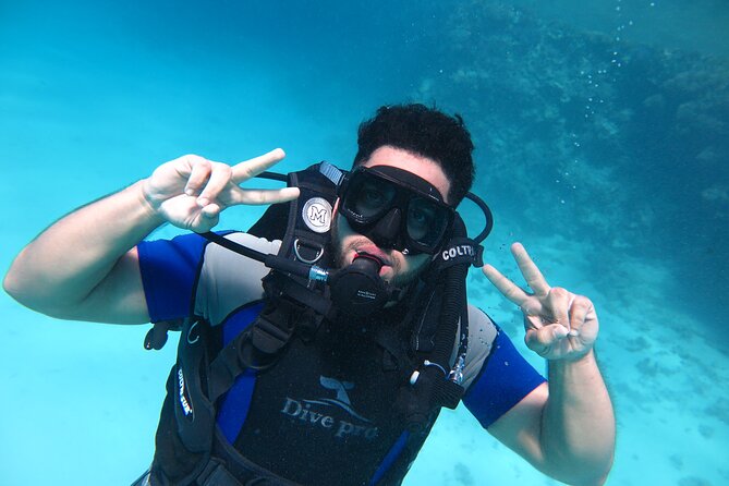 Intro Diving 2 Stops For Beginners with Pick-up and Lunch - Hurghada - The boat, lunch, and time between sessions