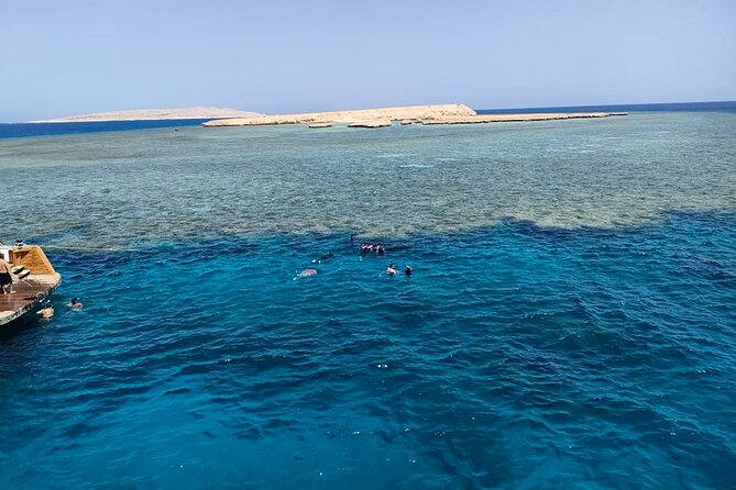 Intro Diving Beginner and Discover Red Sea Underwater - A second site at around 11:00 AM