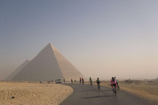 Layover tour to Giza Pyramids & Egyptian museum - Giza Pyramids: three hours with the ancient heavyweights