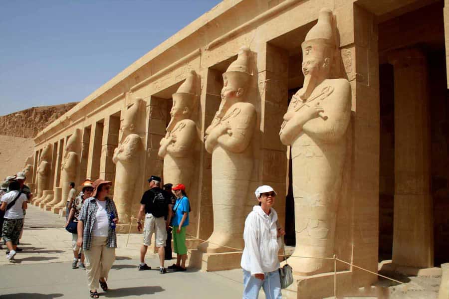 Luxor: 5 Days Nile Cruise with Guided Tours & Abu Simbel - What the guide adds to the experience