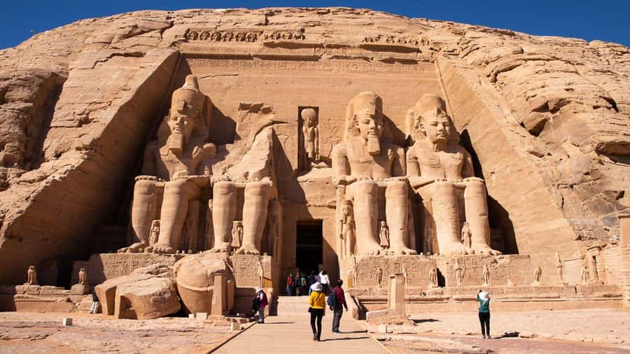 Luxor: Abu Simbel Temple Private Guided Day Trip with Lunch - Meeting your guide at the temple