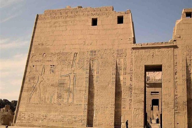 Luxor Day Tour: Valley of Kings & Queens & Hatchepsut Temples - Starting early at the Valley of the Kings