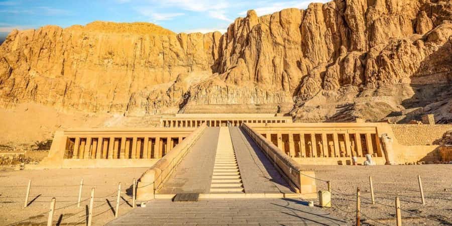 Luxor Day Trip from Hurghada Small Group & Tutankhamun Tomb - Hatshepsut’s temple and a powerful royal story