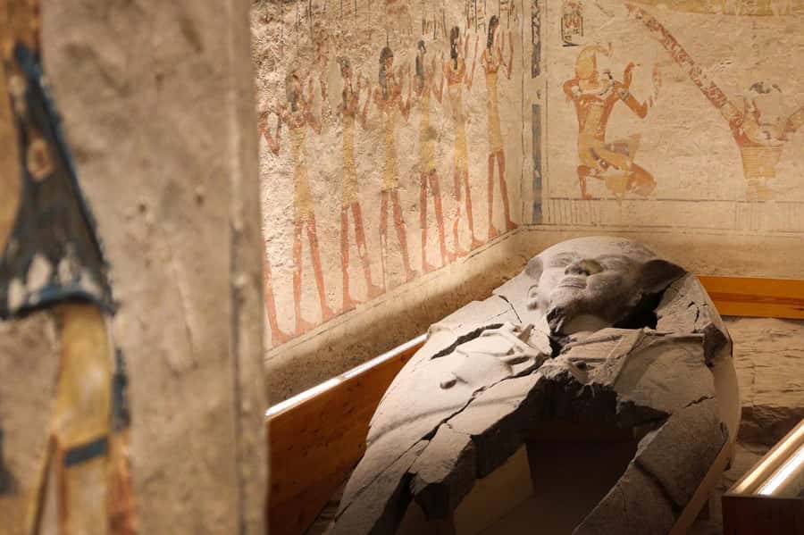 Luxor Day Trip from Hurghada Small Group & Tutankhamun Tomb - Two hours in the Valley of the Kings