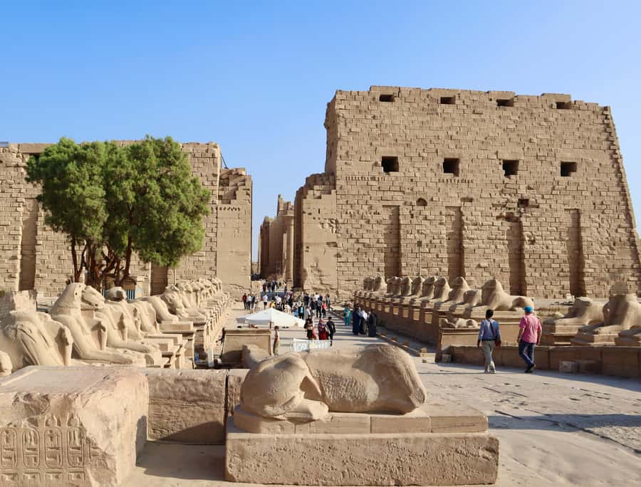 Luxor: East and/or West Banks Guided Tour with Lunch - Hatshepsut Temple beneath the cliffs