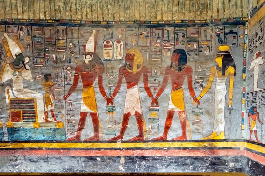 Luxor: East and/or West Banks Guided Tour with Lunch - Lunch in Luxor, with drinks extra