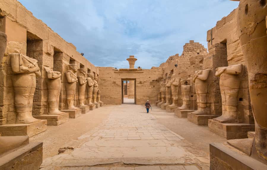 Luxor: East and/or West Banks Guided Tour with Lunch - Karnak Temple and its huge scale