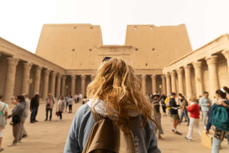 Luxor: Edfu and Kom Ombo Private All-Inclusive Guided Tour - Leaving Luxor in a private air-conditioned car