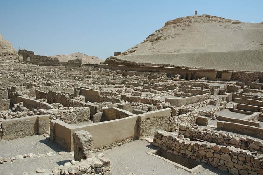 Luxor: Hot Air Balloon & Private tour to West bank and Lunch - Lunch at a local restaurant