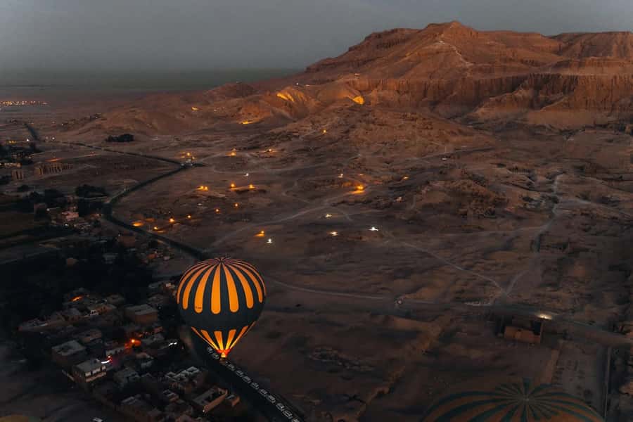 Luxor: Hot Air Balloon Ride over Luxor Relics - From your hotel to the West Bank launch site