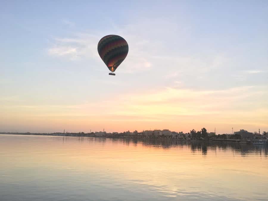 Luxor: Hot Air Balloon Ride over the Valley of the Kings - My take: a memorable view, with a few strings attached