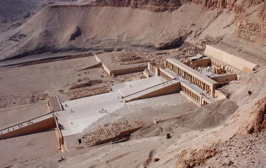 Luxor: Medinet Habu, Deir el-Medina & Valley of Queens Tour - Languages, access, and what is included