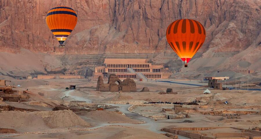 Luxor: Morning Hot Air Balloon Ride - Watching the balloon take shape
