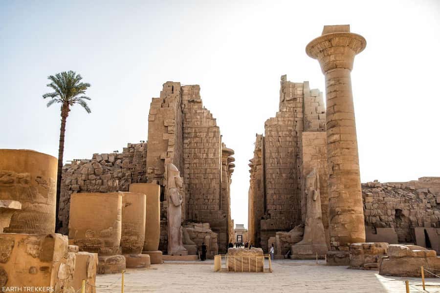 Luxor: Private East and West Banks Tour and Felucca Cruise - Local lunch before the East Bank temples