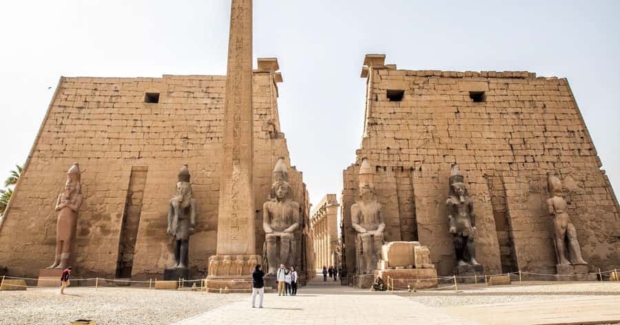 Luxor: Private Full-Day Luxor Highlights Tour with Pickup - Valley of the Kings: tombs beneath the Theban hills
