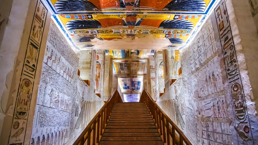 Luxor: Private Tour to Valley of Kings & Hatshepsut Temple. - What the guide adds to the visit