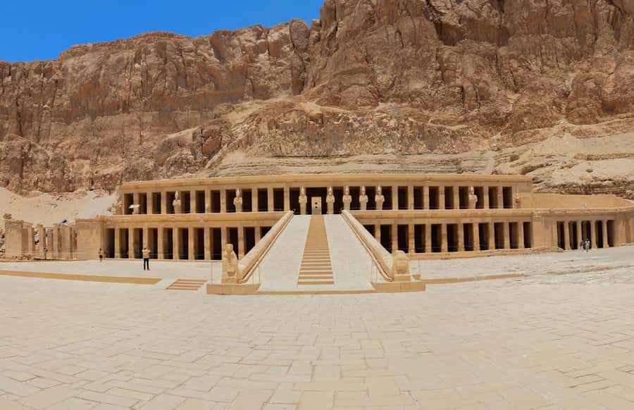 Luxor: Shared Full-Day Tour to Luxor West and East Banks - Local lunch and a welcome pause