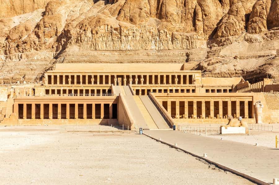 Luxor: Shared Full-Day Tour to Luxor West and East Banks - Luxor Temple: a calmer finish after sunset colors
