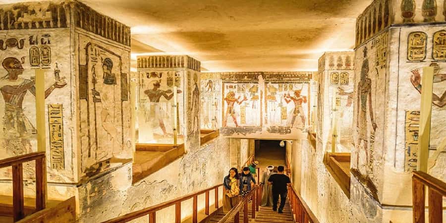 Luxor: Valley of the Kings and Queens Guided Tour with Lunch - What lunch adds to the half-day