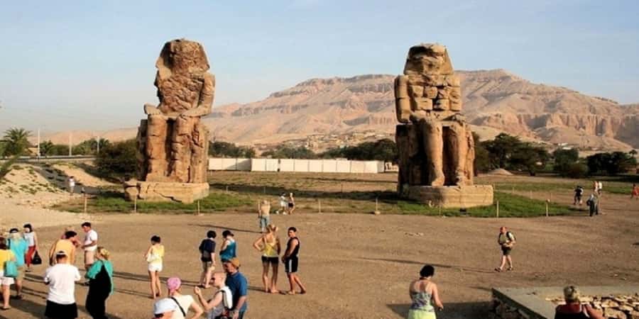 Luxor: Valley of the Kings and Queens Guided Tour with Lunch - Optional stops and shopping